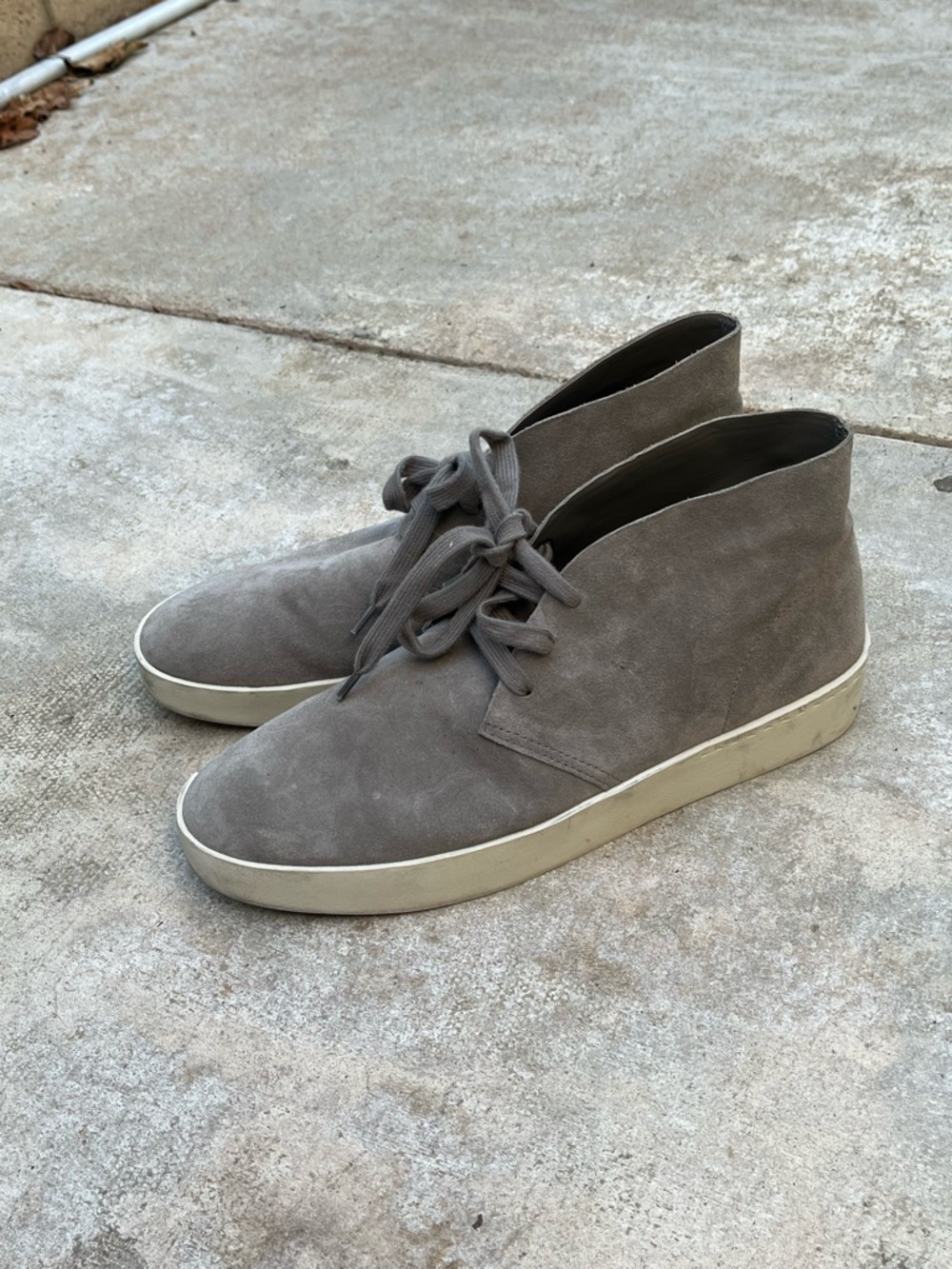 Vince Men’s Gray Suede Chukka Boot Sneakers 11